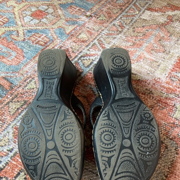 Born wedge slip on sandals - Picture 5 of 5